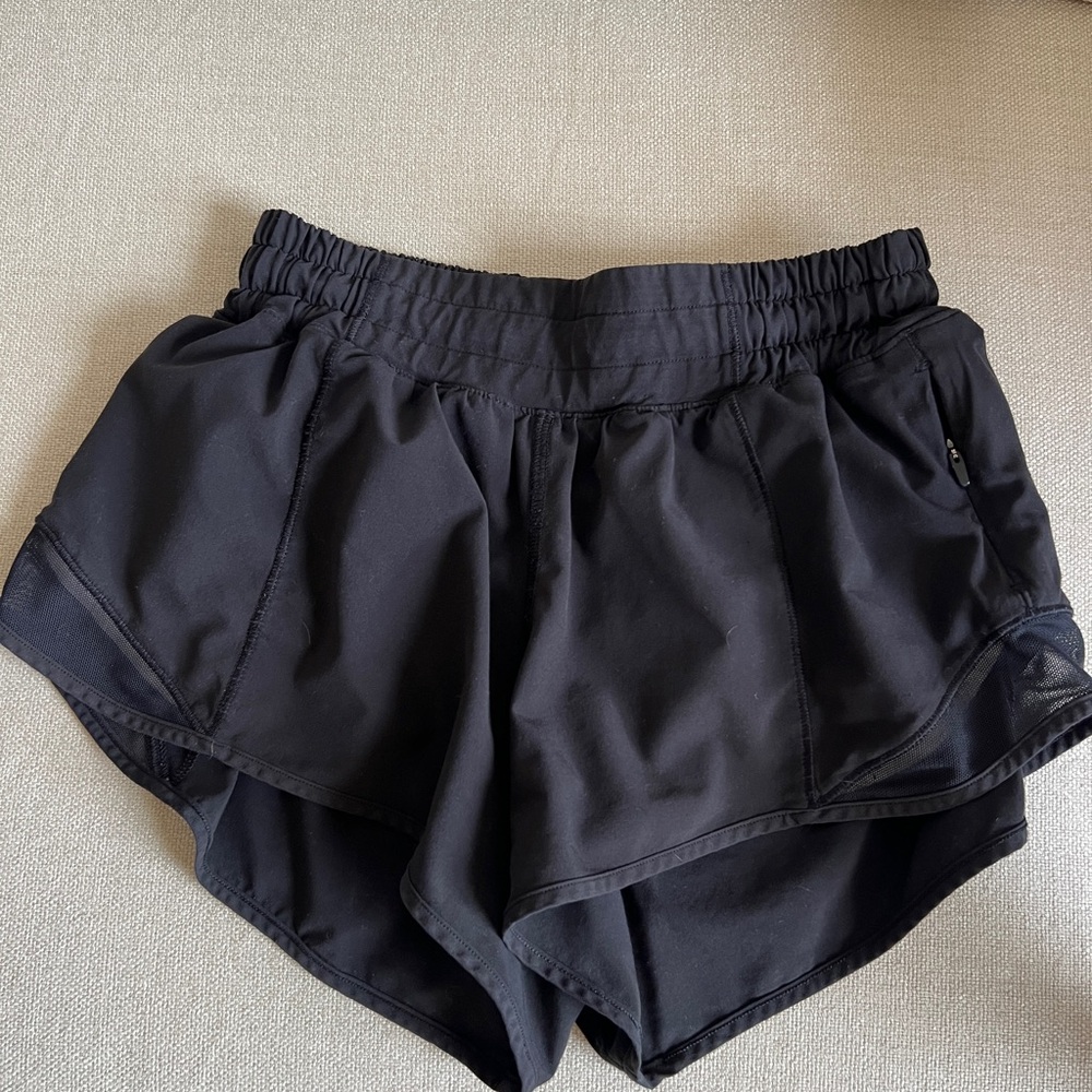 Women's Black Lululemon Hotty Hot Shorts- 2.5 inch -Size 2
